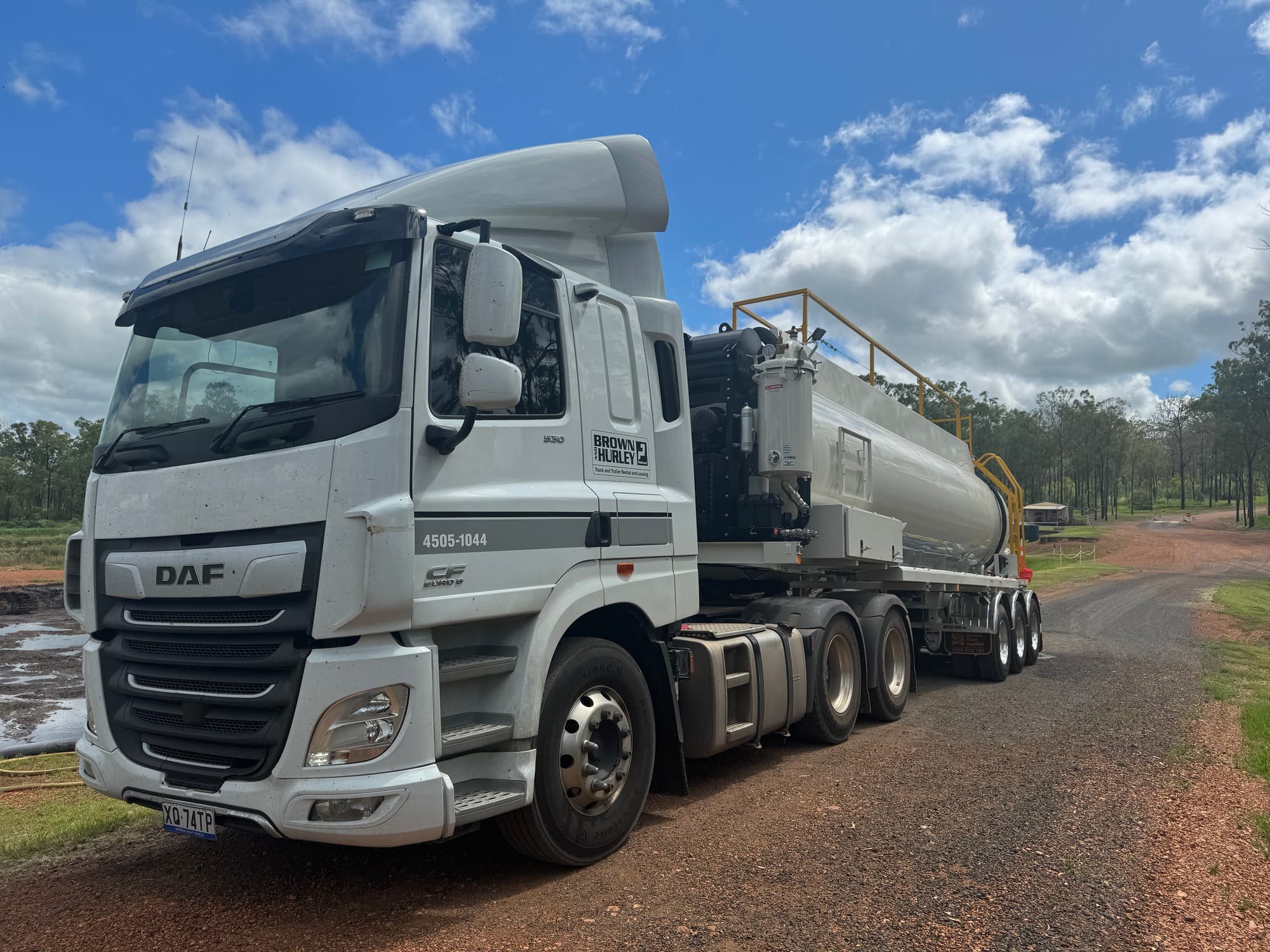 Pump-It DAF prime mover and vacuum tanker trailer on a regional Queensland site