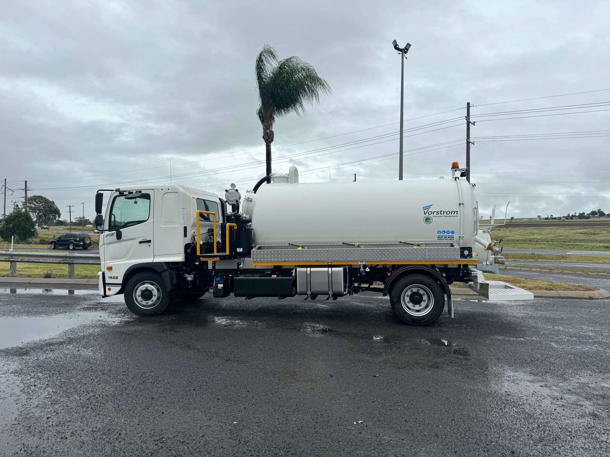 Pump-It Hino vacuum tanker in side profile